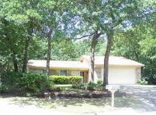 400 Woodlake Cir, Azle, TX 76020