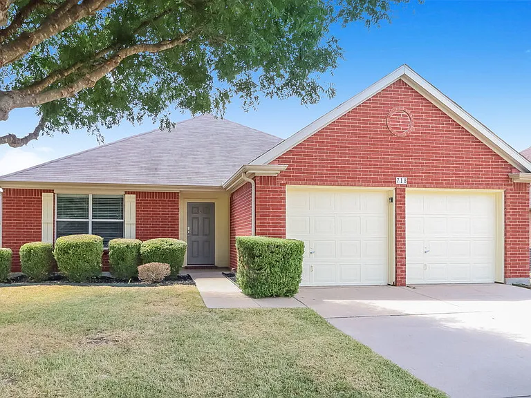 718 Reindeer Dr — Photo 1