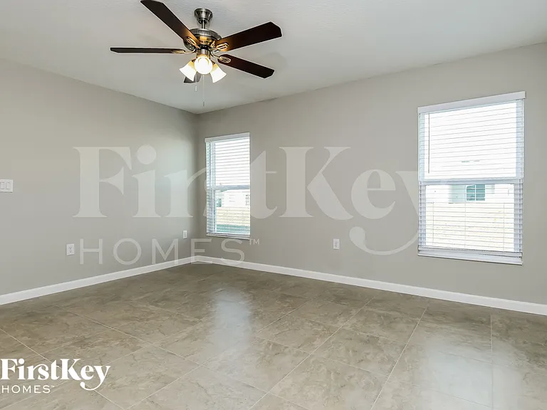 462 Earhart Dr — Photo 5