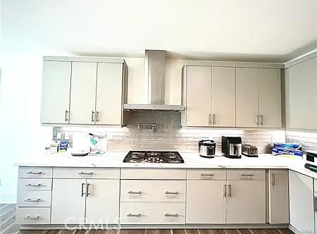 4 bed, 2615 sqft, $3,500 — Photo 2