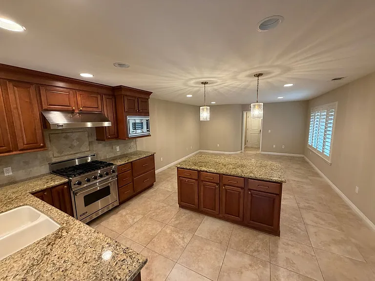 4304 Foxenwood Cir — Photo 6