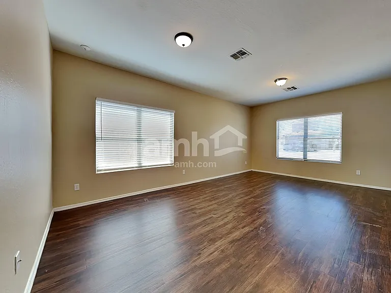 2548 W Spencer Run — Photo 8