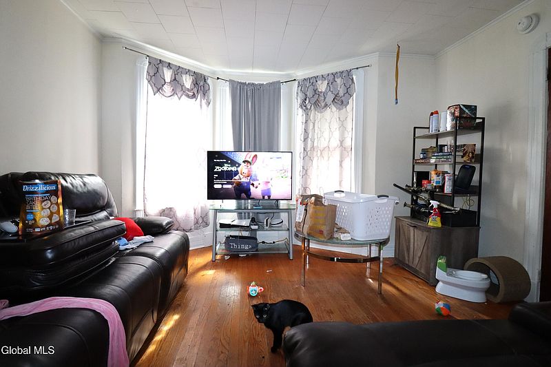 4th image of 124 Degraff Street