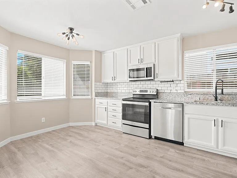 8034 Fairlands Way — Photo 10