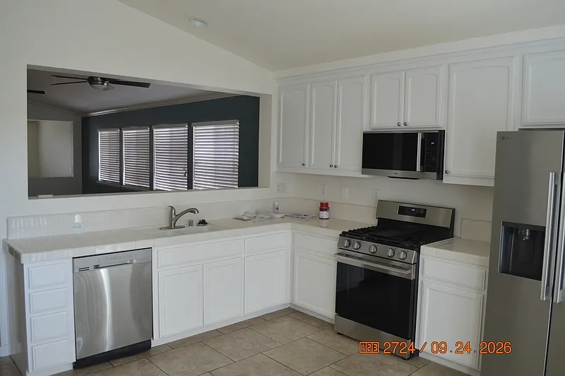 3 bed, 2.0 bath, 1603 sqft, $2,300 — Photo 2