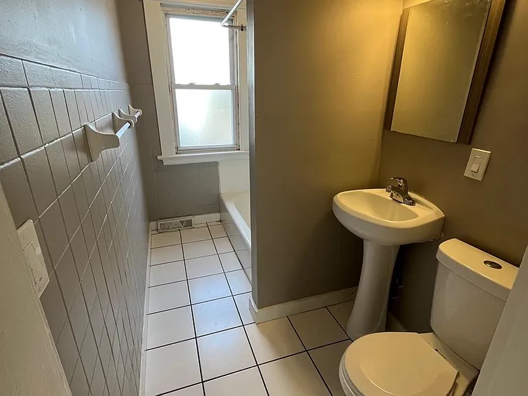 82 N State St #1 — Photo 8