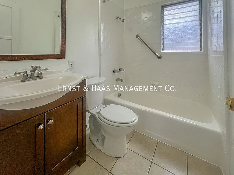1618 E 63rd St — Photo 17