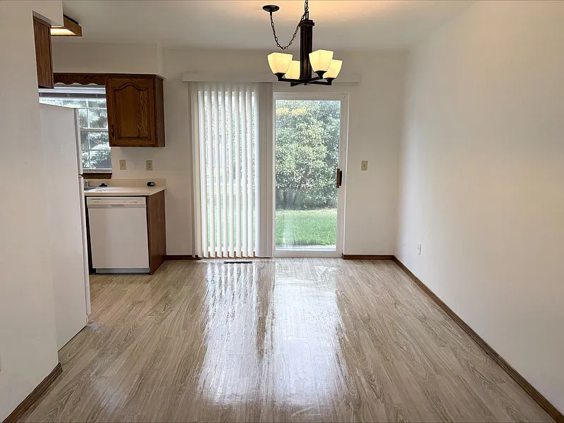 3 bed, 1.5 bath, $1,599 — Photo 4