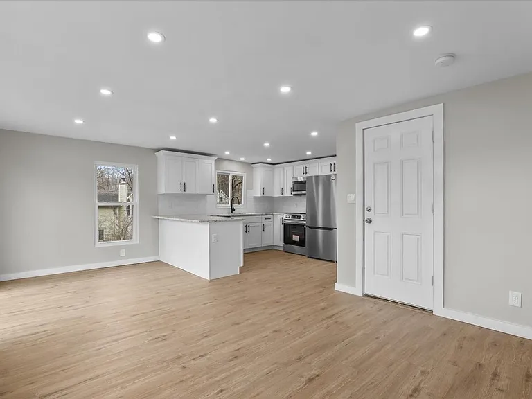 8 Teatown Ct — Photo 3