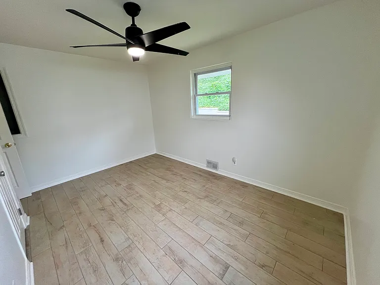1326 S Columbus St — Photo 11
