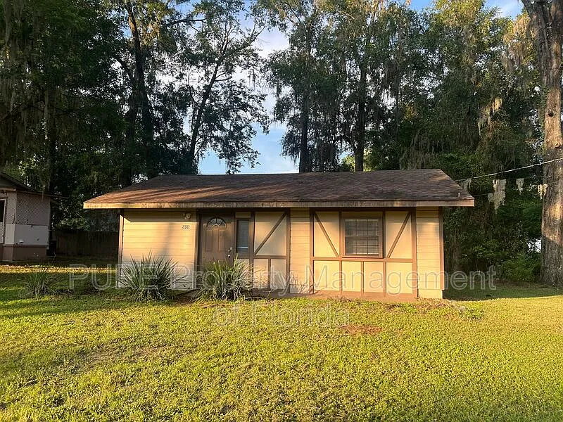 1 bed, 1.0 bath, 650 sqft, $995 — Photo 1