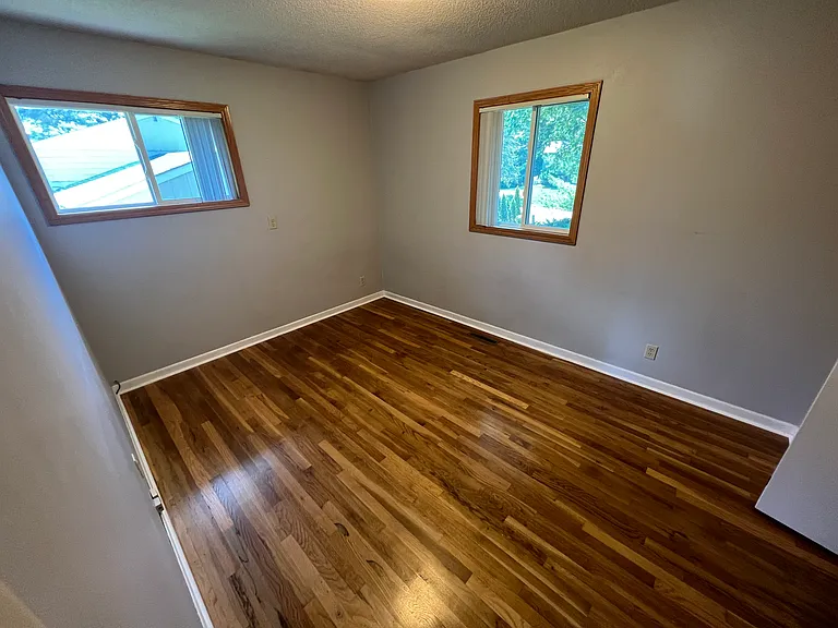 11828 Monroe Cir NE — Photo 8
