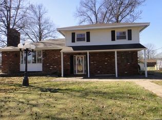 24 Cedar Dr, Fairview Heights, IL 62208