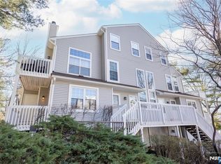 43 Eagles Notch Dr, Englewood, NJ 07631