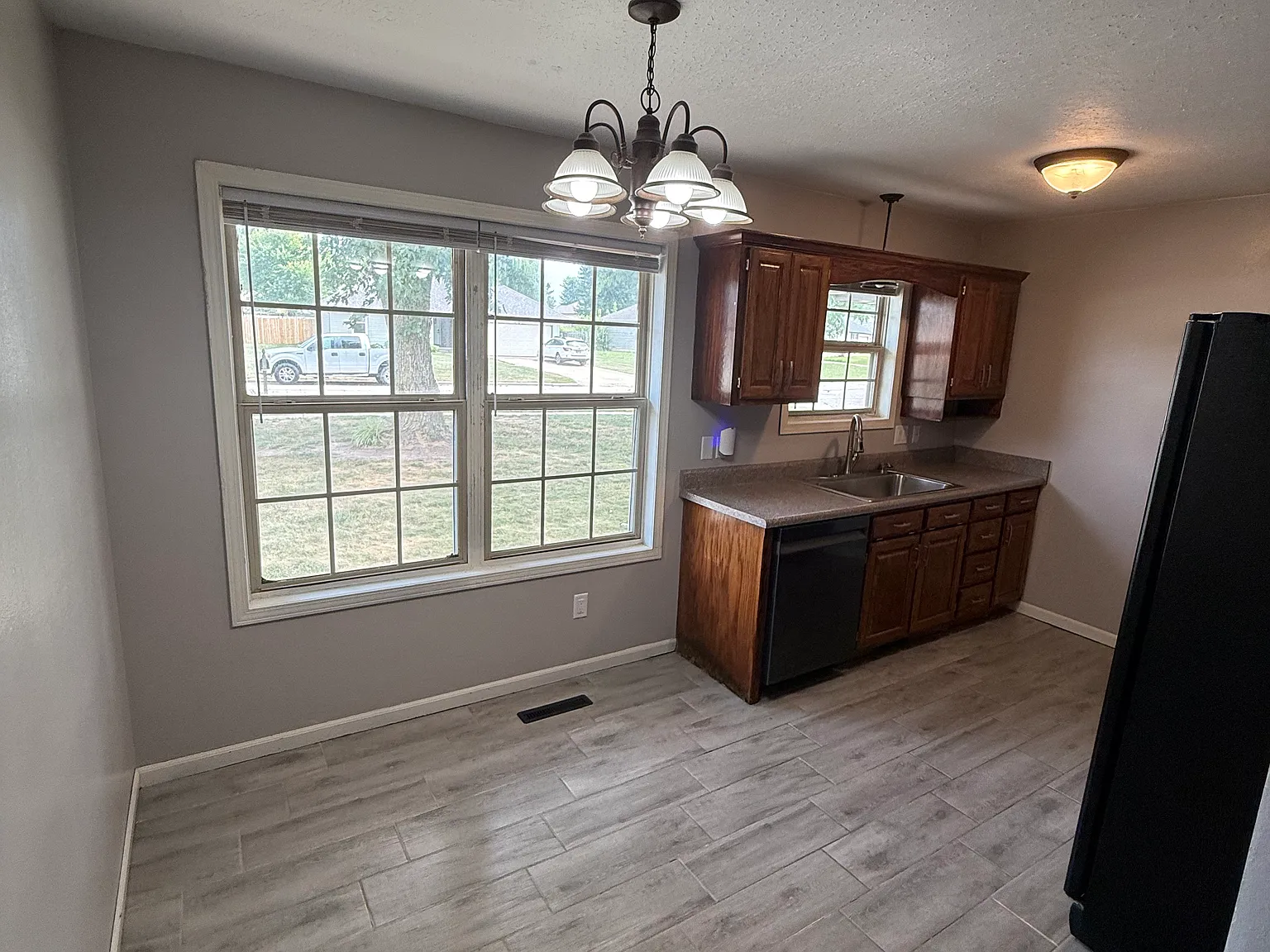 3 bed, 1350 sqft, $1,750 — Photo 4