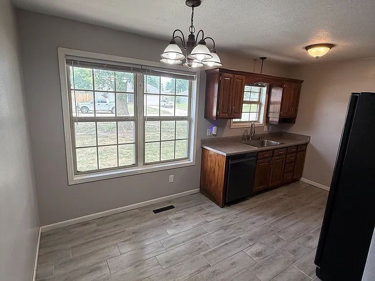 209 Arrowhead Rd — Photo 4