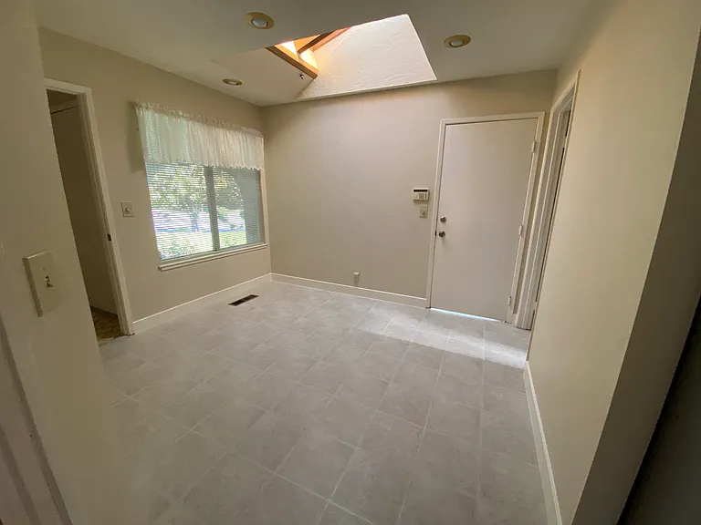 21507 Rainbow Dr — Photo 8