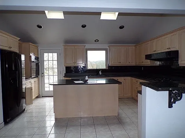 3 bed, 1820 sqft, $1,850 — Photo 3