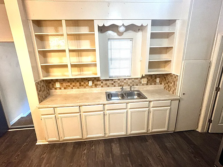 905 Isbell Rd — Photo 13