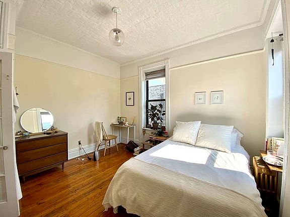 3rd image of 471 12th St APT 4R