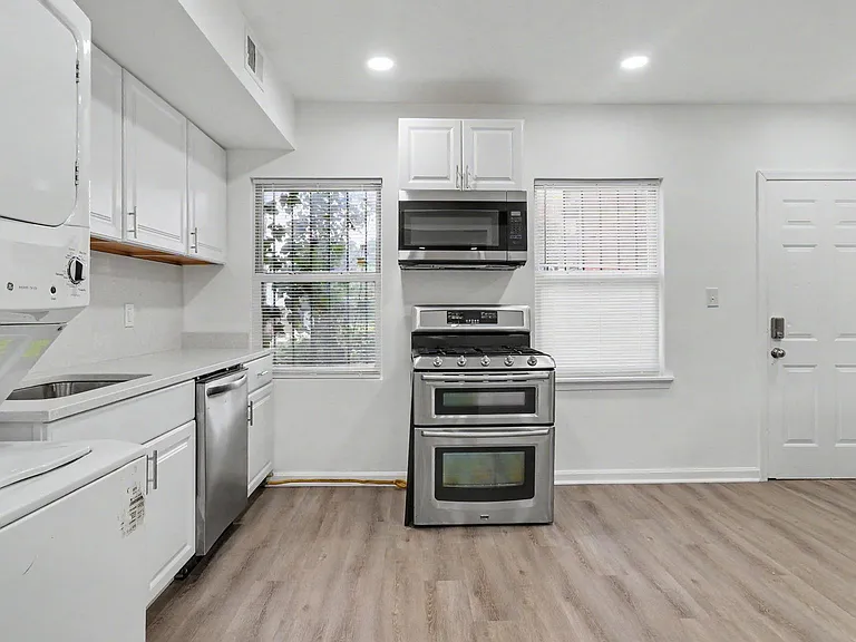 1028 Kenyon St NW — Photo 5