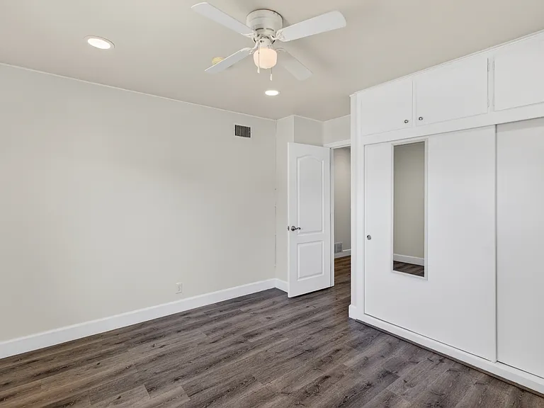 2940 Charles Ave — Photo 24