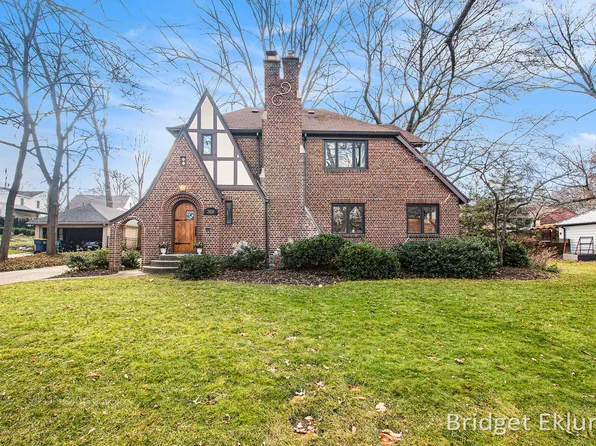 2458 Maplewood Dr SE, East Grand Rapids, MI 49506