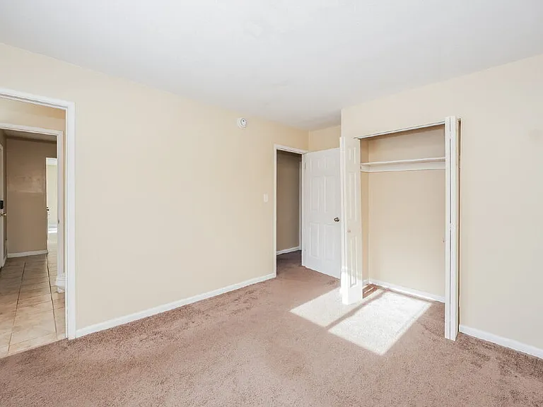 25240 Sandhurst Rd — Photo 10