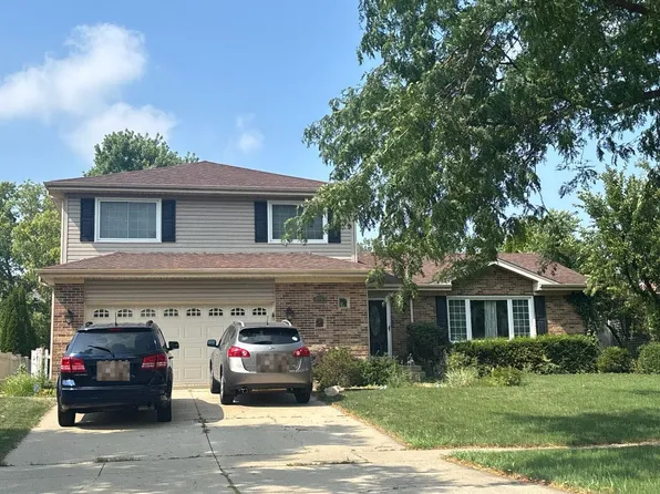 229 Gingerbrook Ln, Bartlett, IL 60103
