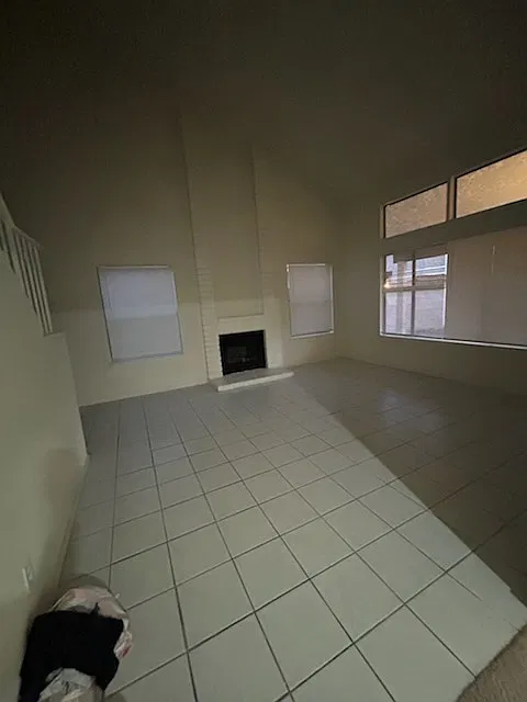 4 bed, 1726 sqft, $2,300 — Photo 2