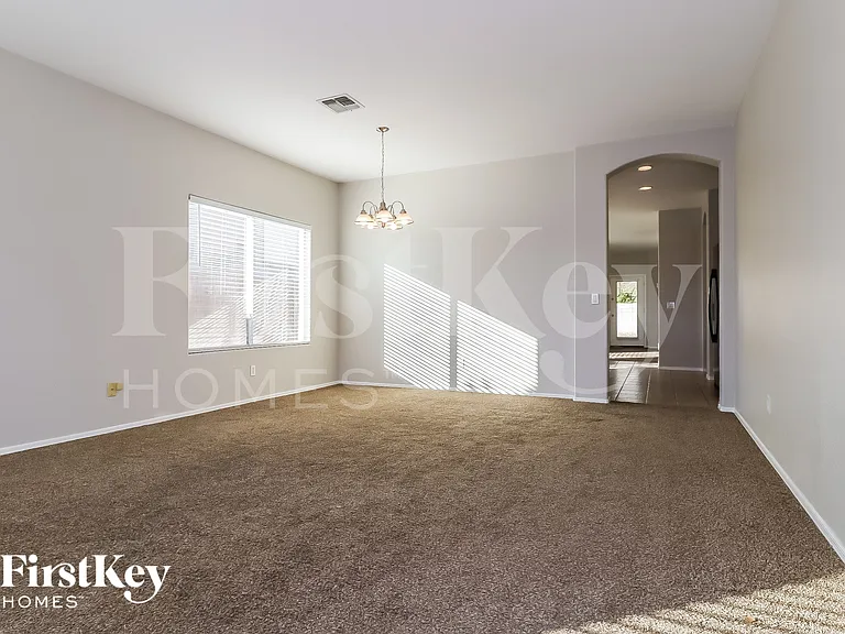 110 N 118th Ave — Photo 5