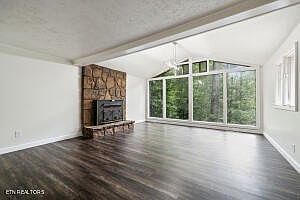 2nd image of 326 Oak Dr