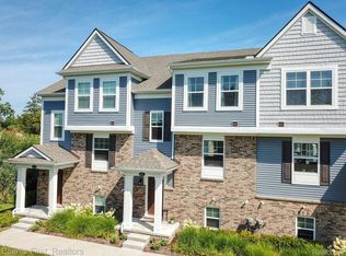 4921 Treeside Ln, Troy, MI 48098