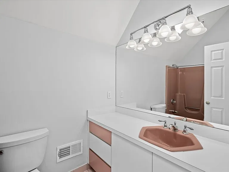 745 Iris Ct — Photo 16
