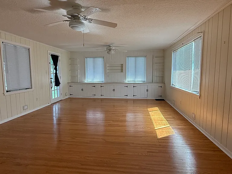 1529 Iowa Pl — Photo 7