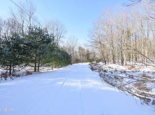 20 Wagmyr Ln, Loganton, PA 17747