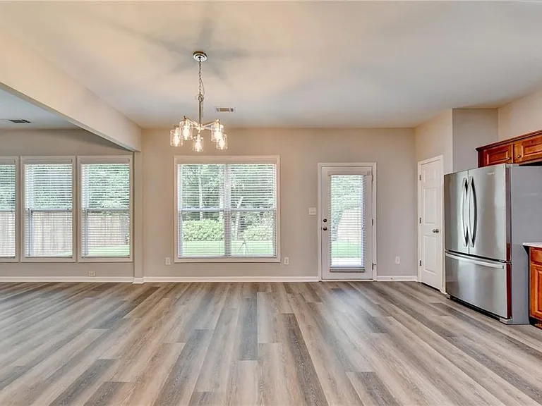 2208 Staunton Dr — Photo 17