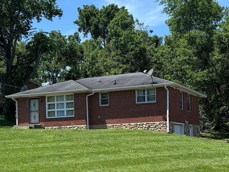 3300 Courtney Ct — Photo 8