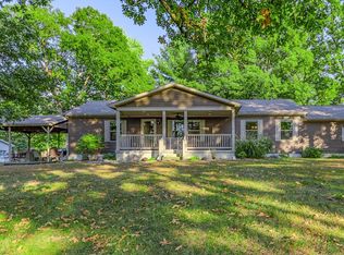 16872 Circle Dr, Carlinville, IL 62626