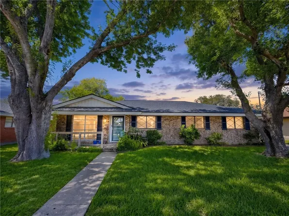205 Driftwood Dr, Portland, TX 78374