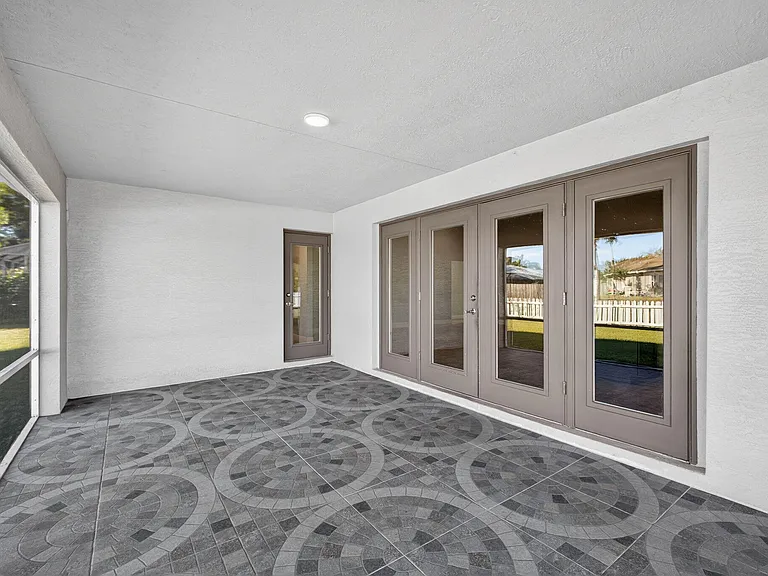 2501 SE Mariposa Ave — Photo 24