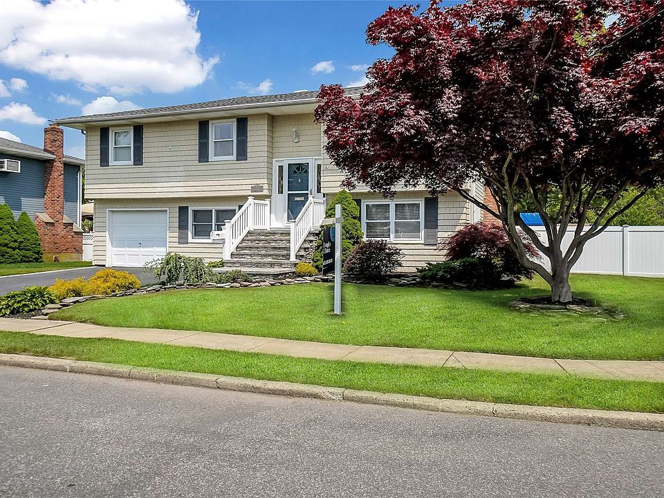 37 Westminster Lane, West Islip, NY 11795 | Zillow