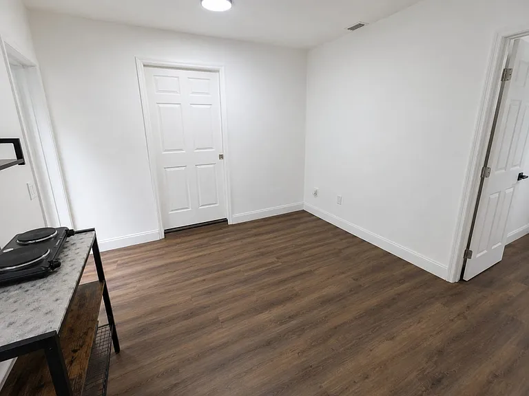 870 Francis St #1 — Photo 3