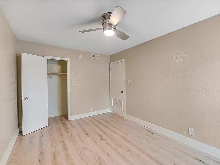 2401 Manor Rd #131 — Photo 14