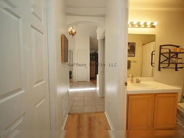 6921 Jamestown Manor Dr — Photo 13