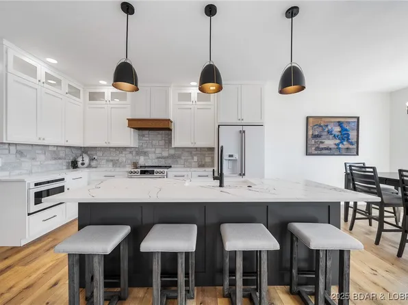 128 Palisades Yacht Club Dr #2, Lake Ozark, MO 65049