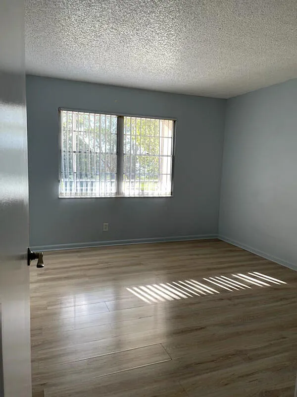 2 bed, 1.5 bath, 841 sqft, $1,700 — Photo 3