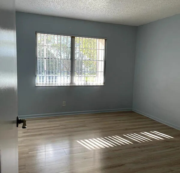 3034 Ellesmere #3034-B — Photo 3