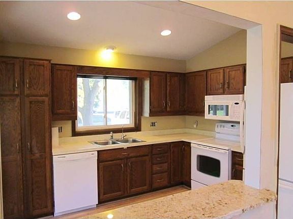 Kitchen with Granite Bar