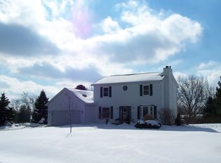 8914 Meadow Farm Dr, Brighton, MI
